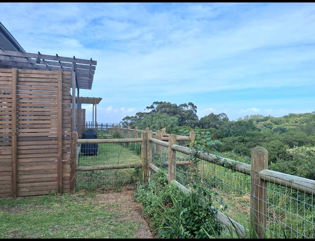 2 BEDROOM TOWNHOUSE FOR SALE IN SALT ROCK